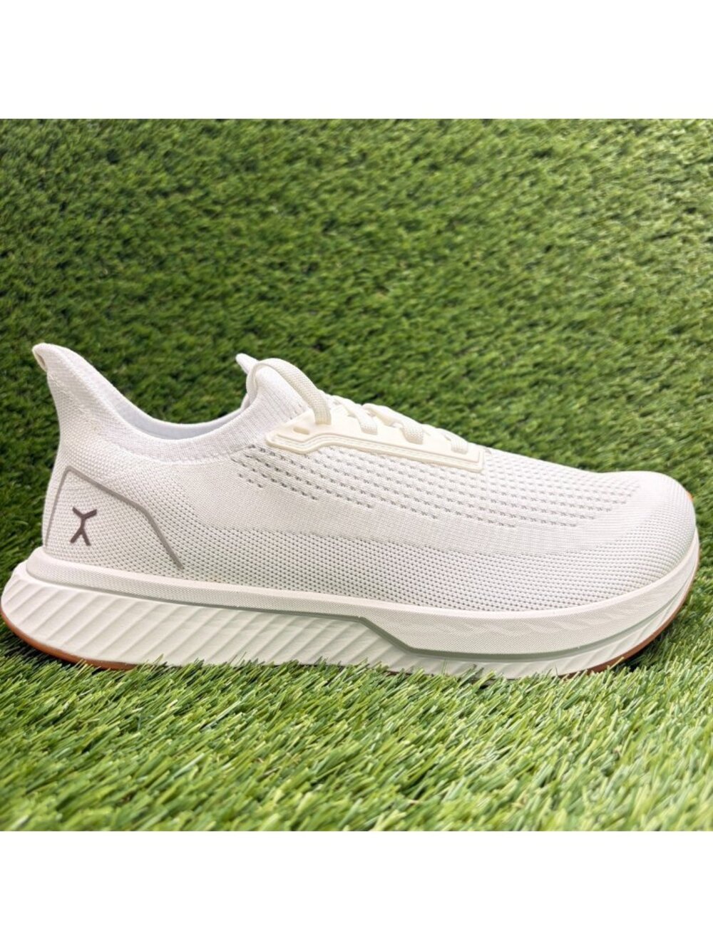 Flux Footwear Adapt Runner White Gum Mens Size 10 Athletic Knit Shoes Sneakers